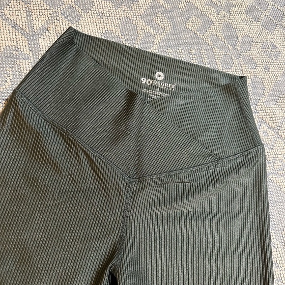 LOT of 2 Unique FABLETICS Velvet Red and Green shiny Leggings Sz M - Picture 11 of 14